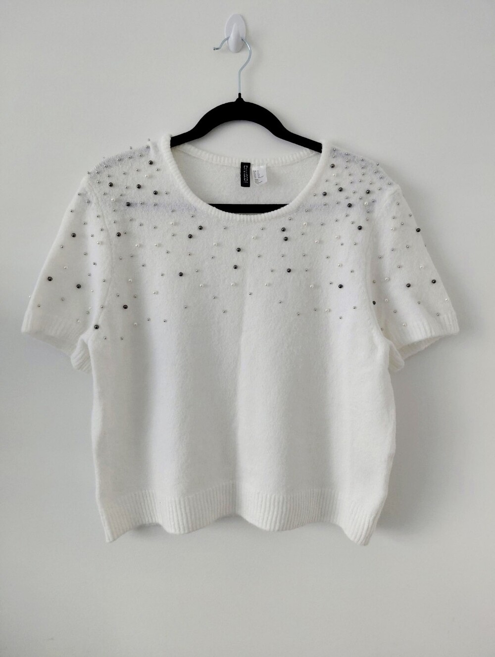 H&M White Beaded Short Sleeve Knit Top